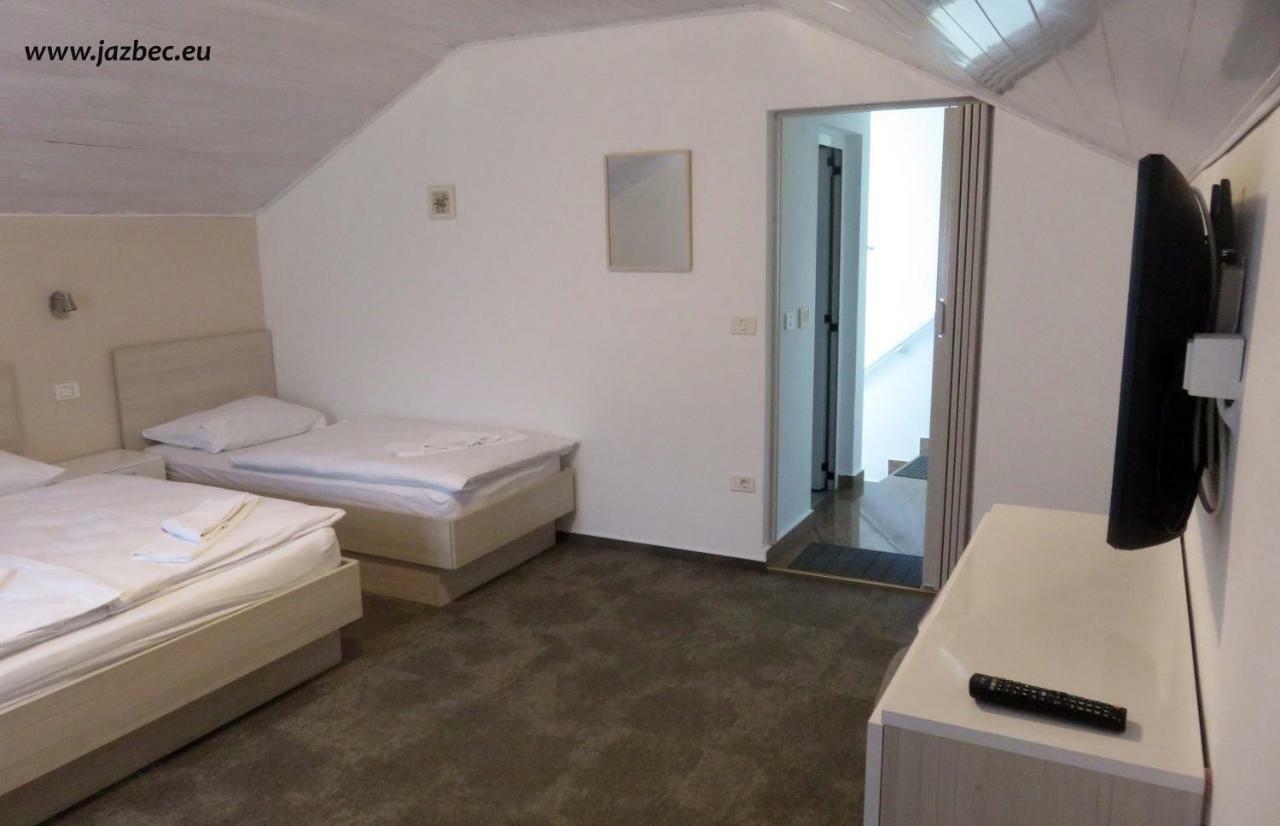 Sobe Rooms Zimmer Jazbec Idrsko Bagian luar foto